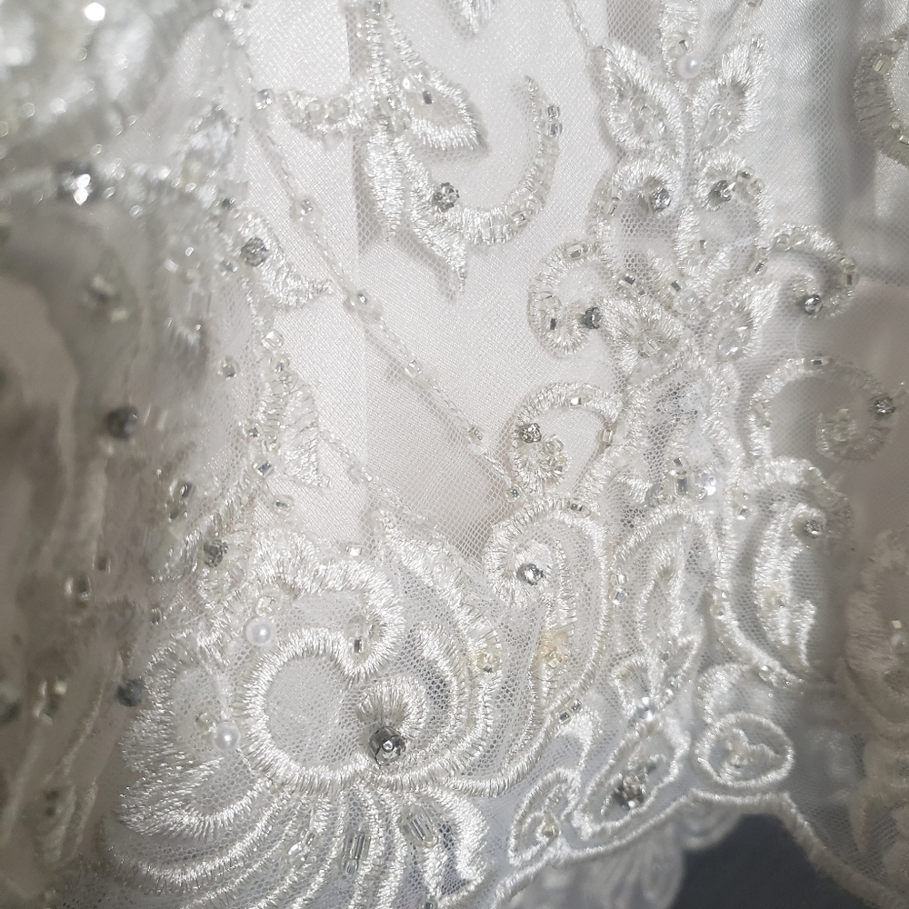 Allure wedding dress - Picture 8 of 16